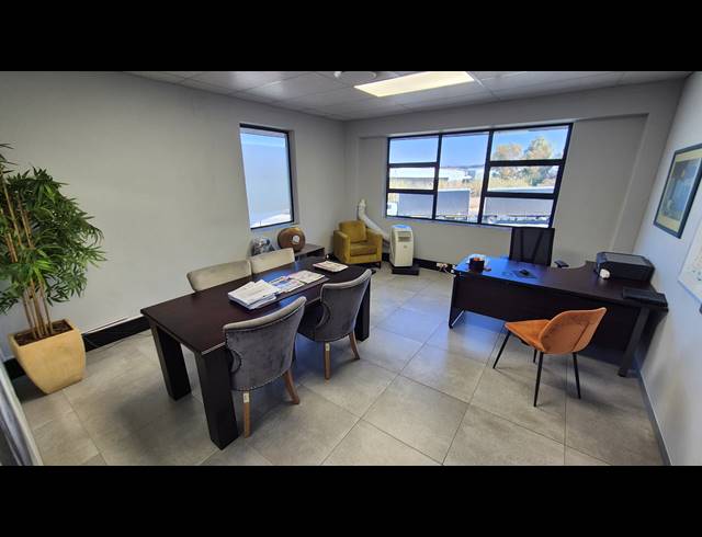2,889M² WAREHOUSE TO LET IN COSMO BUSINESS PARK